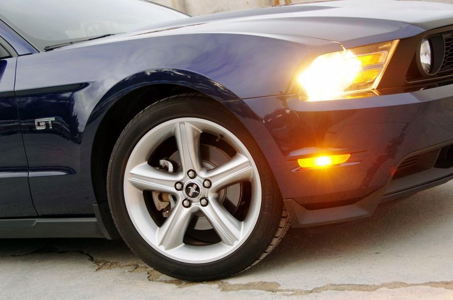  Ford Mustang GT 2010 года  (фото 42 из 213)